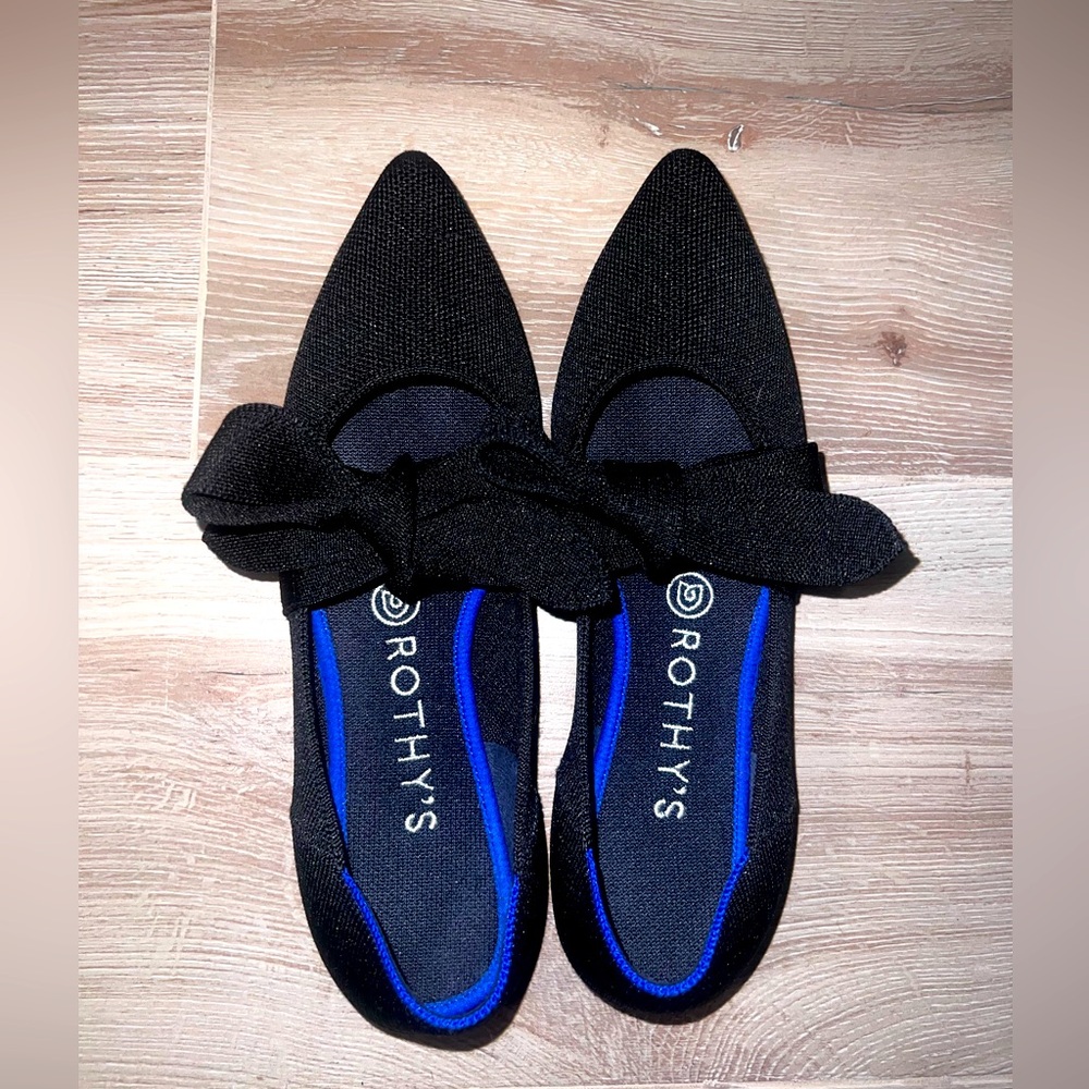 Black Rothy’s black size 8